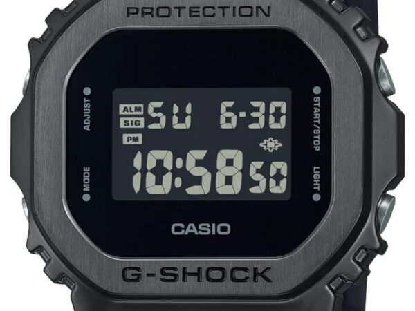 CASIO GM-5600UB-1DR